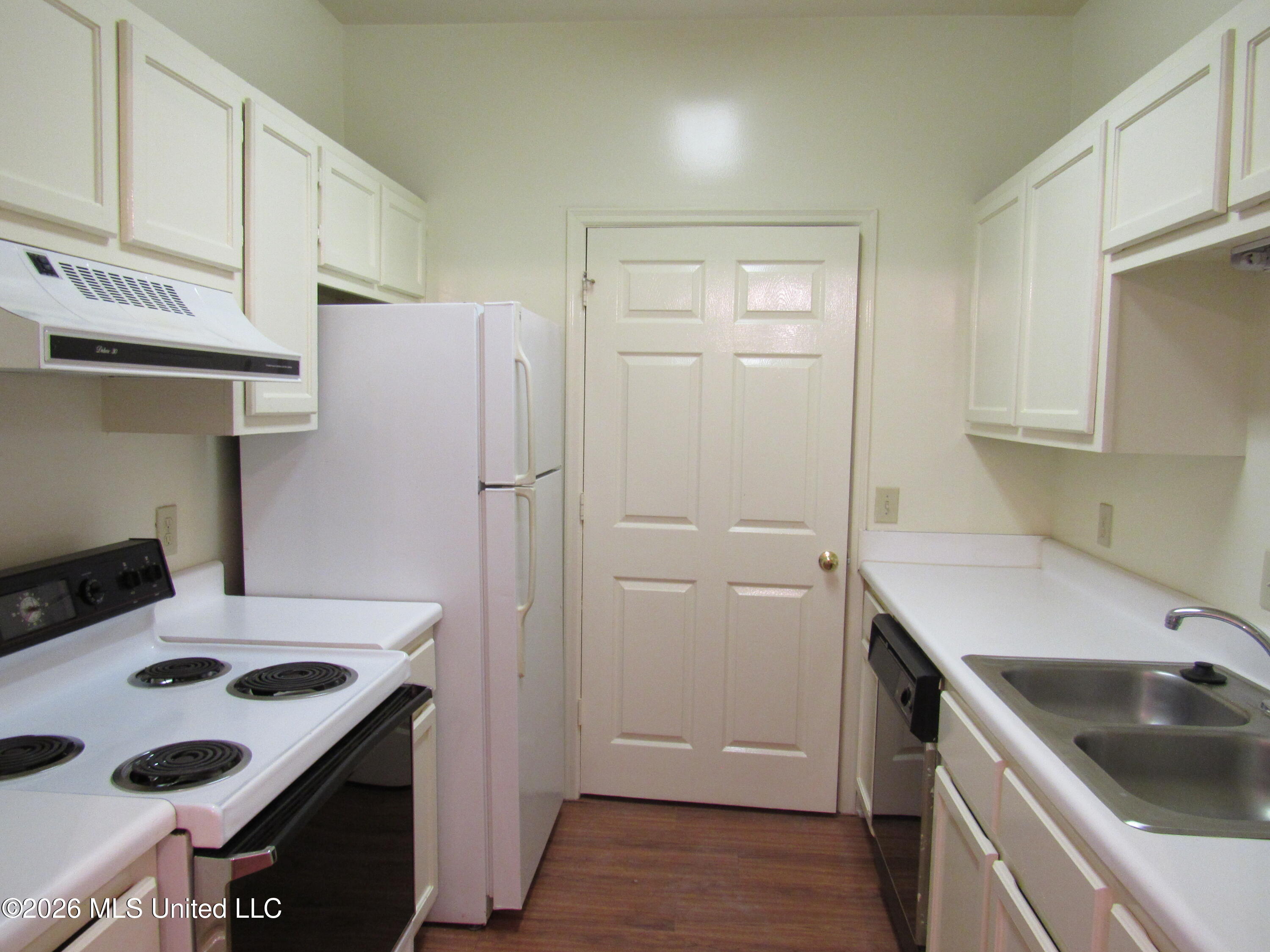 907 Morningside Street, Unit B5 Jackson, MS 39202 - Photo 11 of 15 A6ADCE51-32E0-4B1A-A09C-9E3BEE4C8B1F