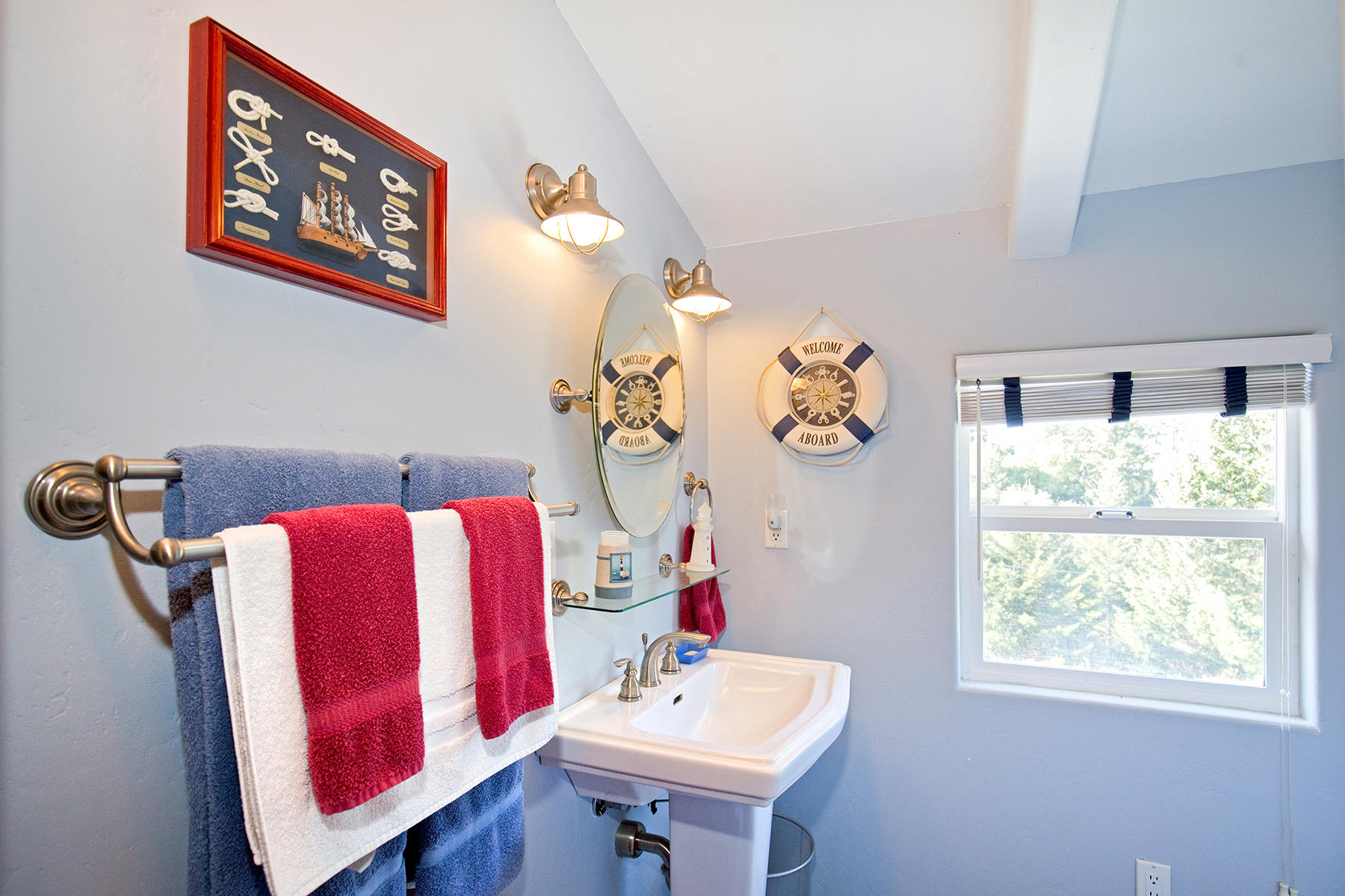 15 Spring Road Shelter Cove, CA 95589 - Photo 18 of 24 Upstairs bathroom