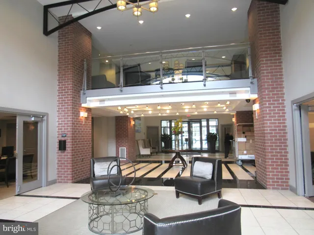 $749,000 | 1021 North Garfield Street, Unit 318, Arlington, VA 22201