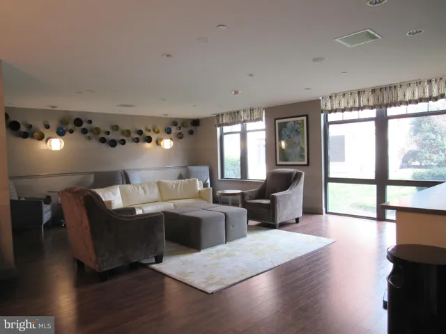 $749,000 | 1021 North Garfield Street, Unit 318, Arlington, VA 22201