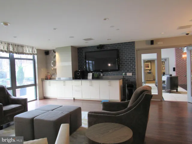 $749,000 | 1021 North Garfield Street, Unit 318, Arlington, VA 22201