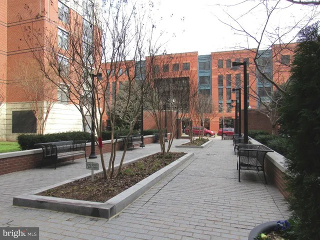 $749,000 | 1021 North Garfield Street, Unit 318, Arlington, VA 22201