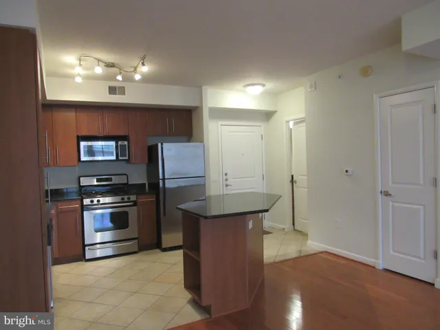 $749,000 | 1021 North Garfield Street, Unit 318, Arlington, VA 22201