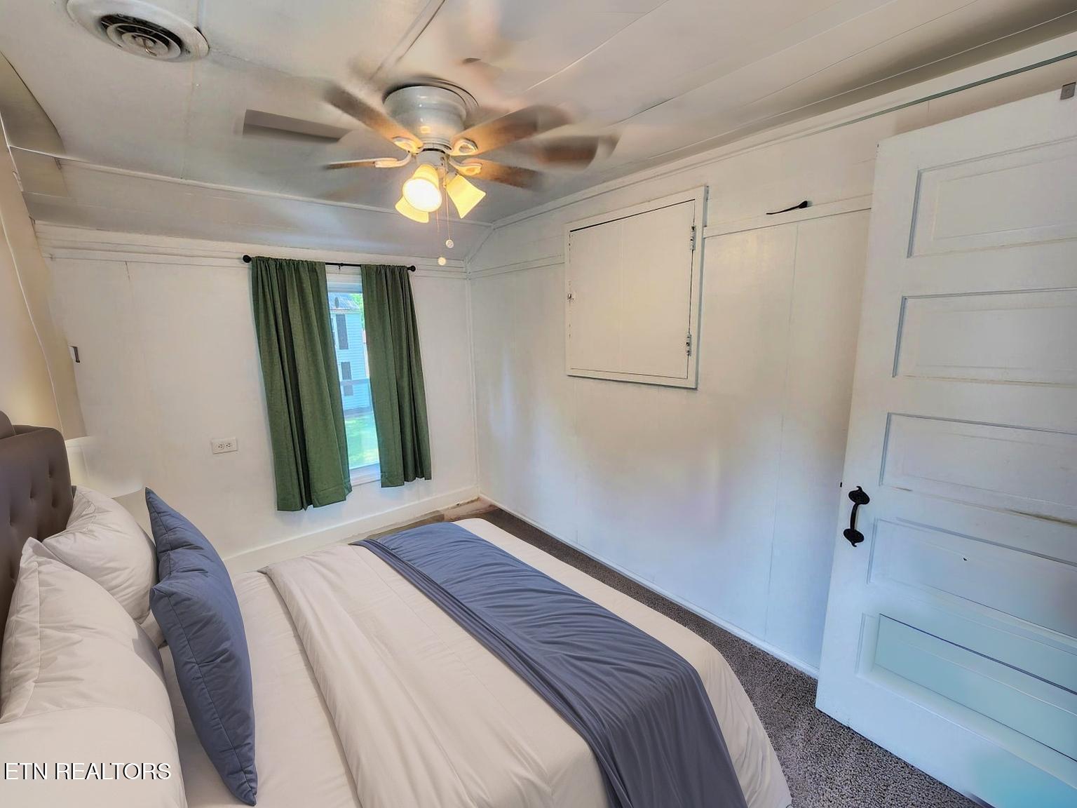 224 Oak Road Norris, TN 37828 - Photo 23 of 33 20250611170817948011000000-o - Bedroom -