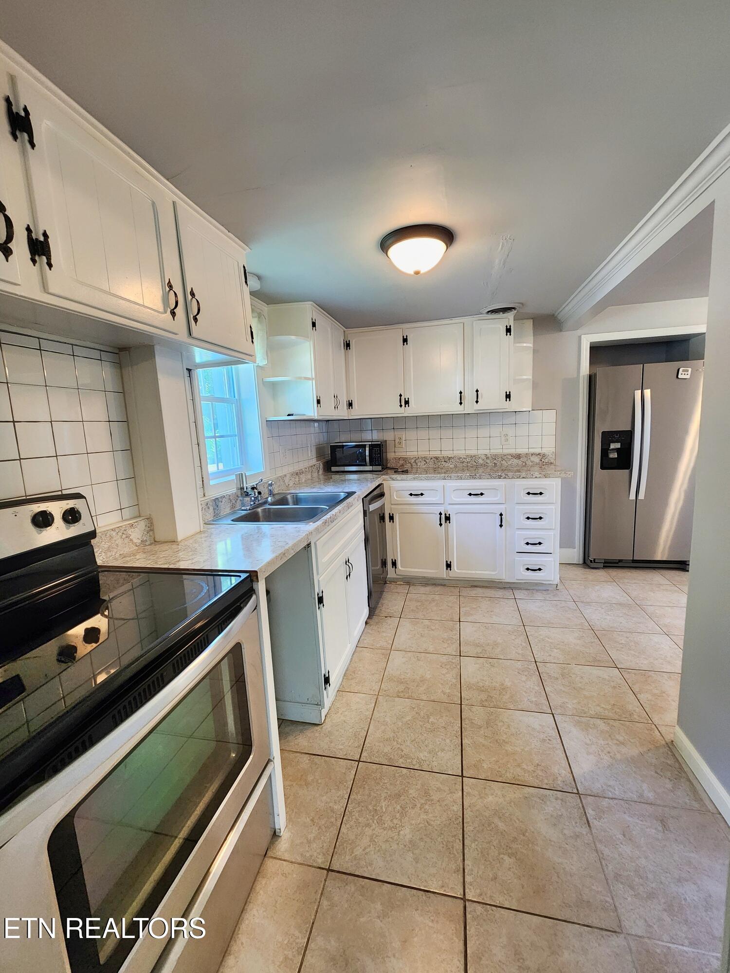 224 Oak Road Norris, TN 37828 - Photo 6 of 29 20250611_100103 (1)