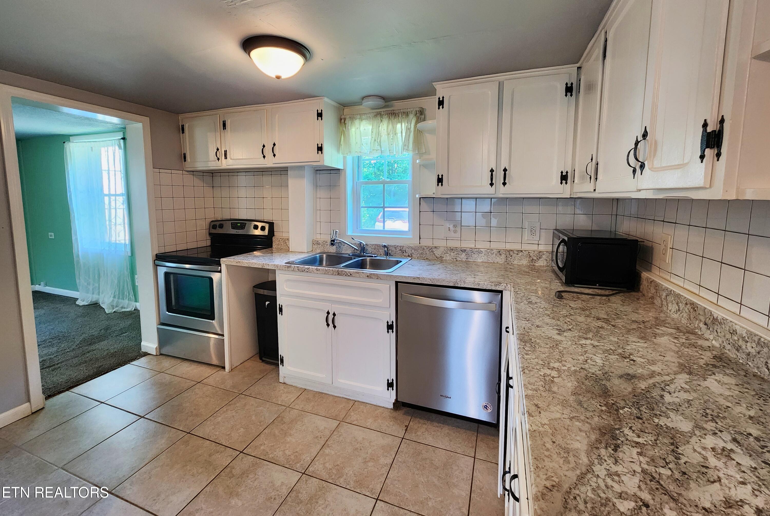 224 Oak Road Norris, TN 37828 - Photo 9 of 29 20250611_100111 (1)