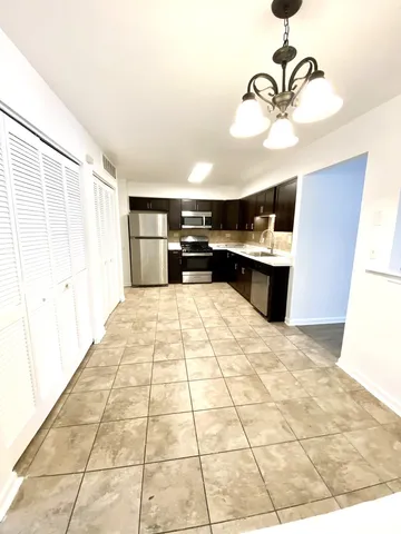 $1,700 | 629 West Streamwood Boulevard, Unit A, Streamwood, IL 60107