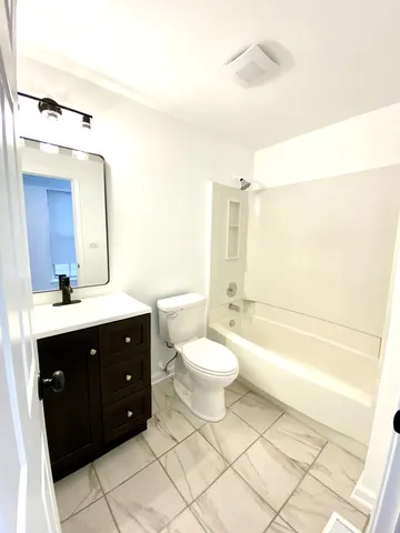 $1,700 | 629 West Streamwood Boulevard, Unit A, Streamwood, IL 60107