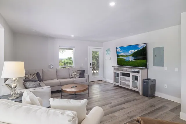 $1,595,000 | 7206 Comanche Trail, Austin, TX 78732