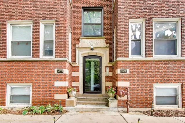 $235,000 | 7321 North Paulina Street, Unit 2, Chicago, IL 60626