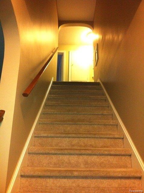94 Riverside Drive Mount Clemens, MI 48043 - Photo 8 of 26 Stairs.