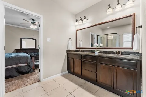 a en suite bathroom with a sink and a mirror