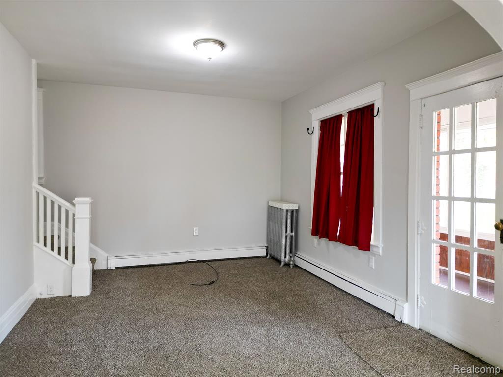 208 Riverside Drive Mount Clemens, MI 48043 - Photo 7 of 24