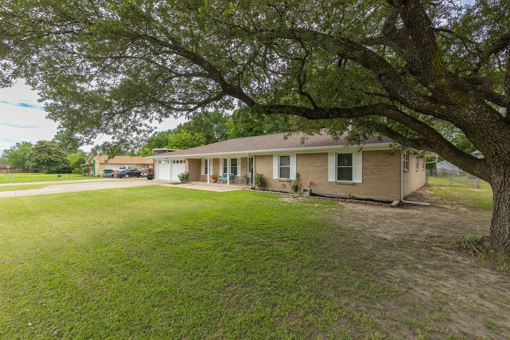 2812 Mccarley Drive Commerce, TX 75428 - Photo 3 of 36
