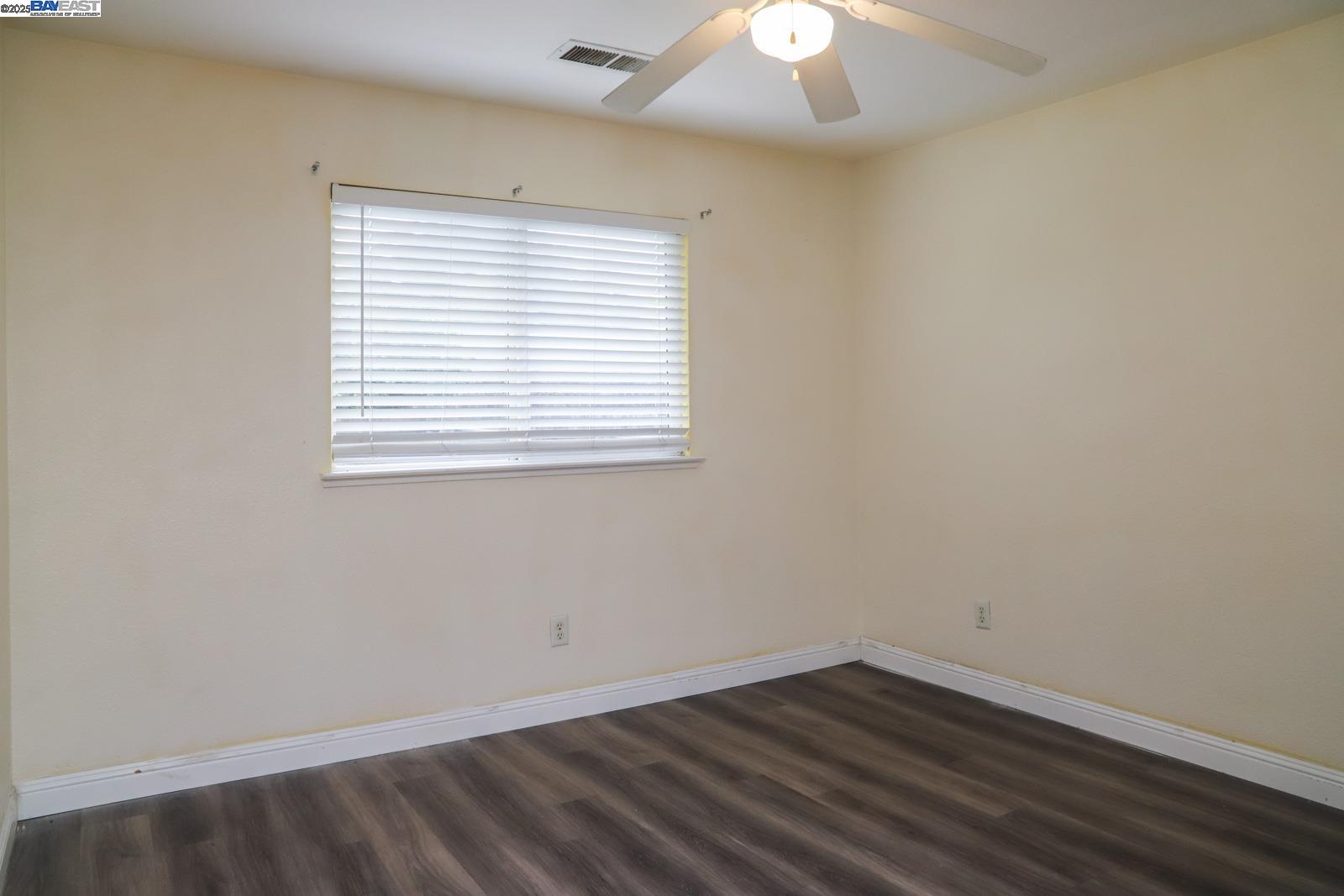 4295 North Archie Avenue Fresno, CA 93726 - Photo 11 of 23 an empty room with a window