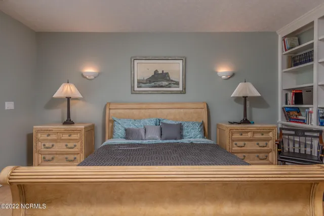 $800,000 | 301 Sandy Point Drive, Beaufort, NC 28516