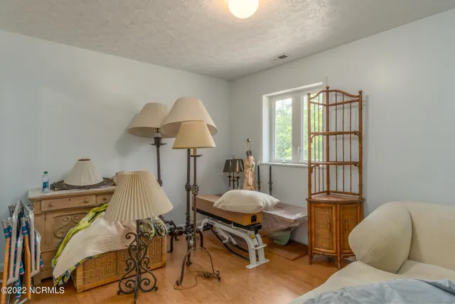 $800,000 | 301 Sandy Point Drive, Beaufort, NC 28516