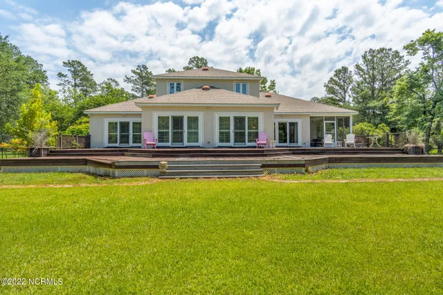 $800,000 | 301 Sandy Point Drive, Beaufort, NC 28516