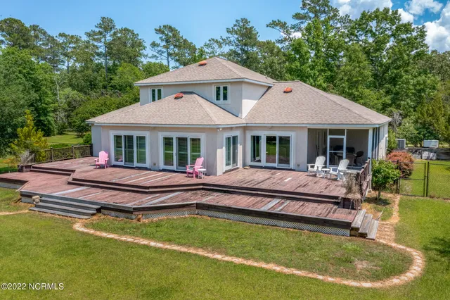 $800,000 | 301 Sandy Point Drive, Beaufort, NC 28516