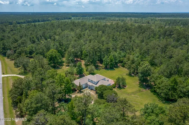 $800,000 | 301 Sandy Point Drive, Beaufort, NC 28516