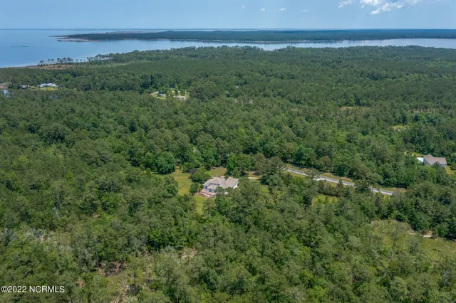 $800,000 | 301 Sandy Point Drive, Beaufort, NC 28516