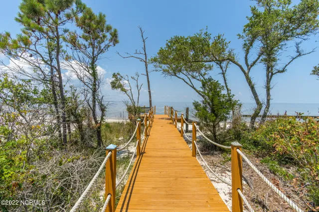 $800,000 | 301 Sandy Point Drive, Beaufort, NC 28516