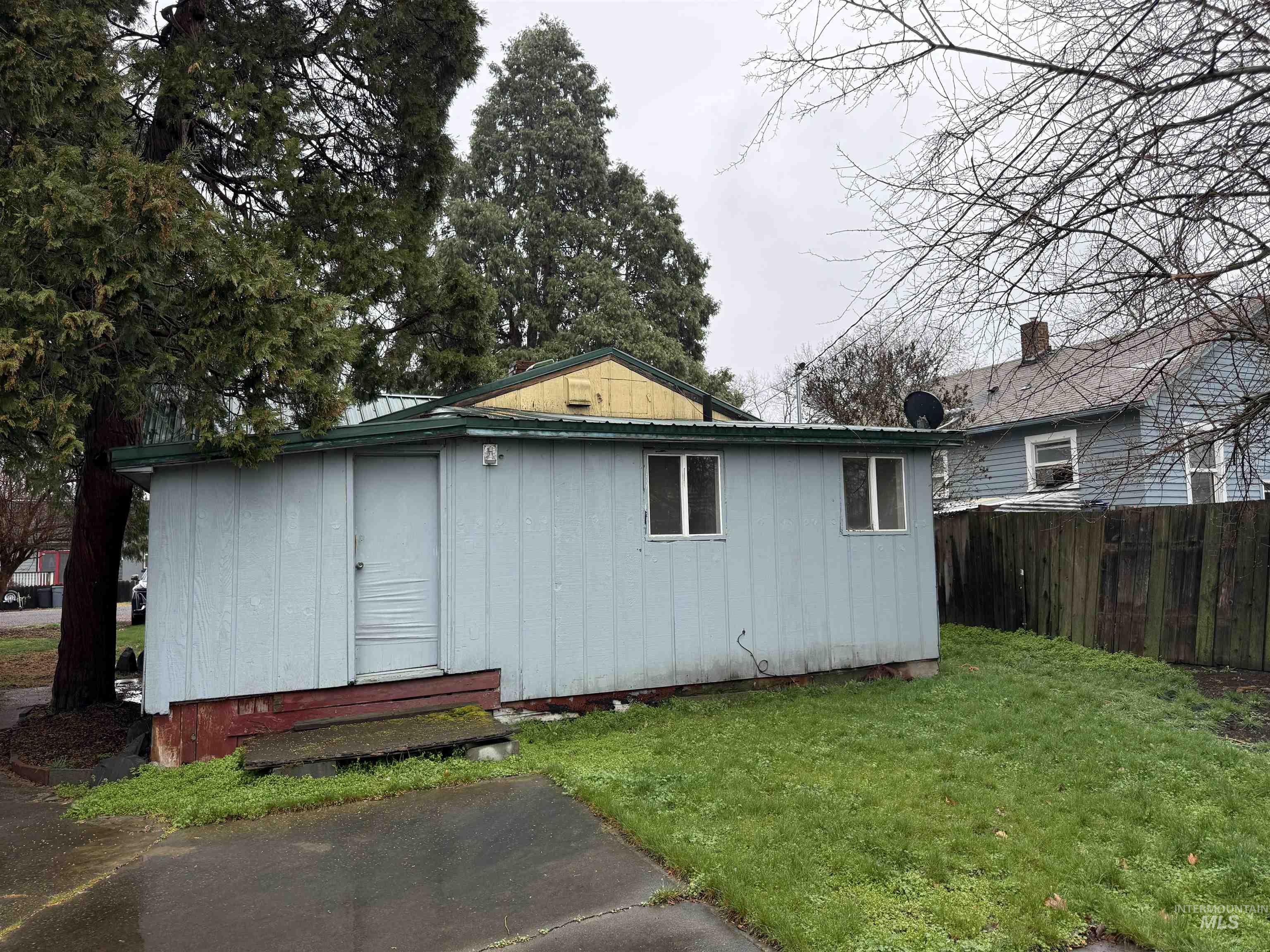 838 11th Street Clarkston, WA 99403 - Photo 12 of 20 View of outbuilding with entry steps