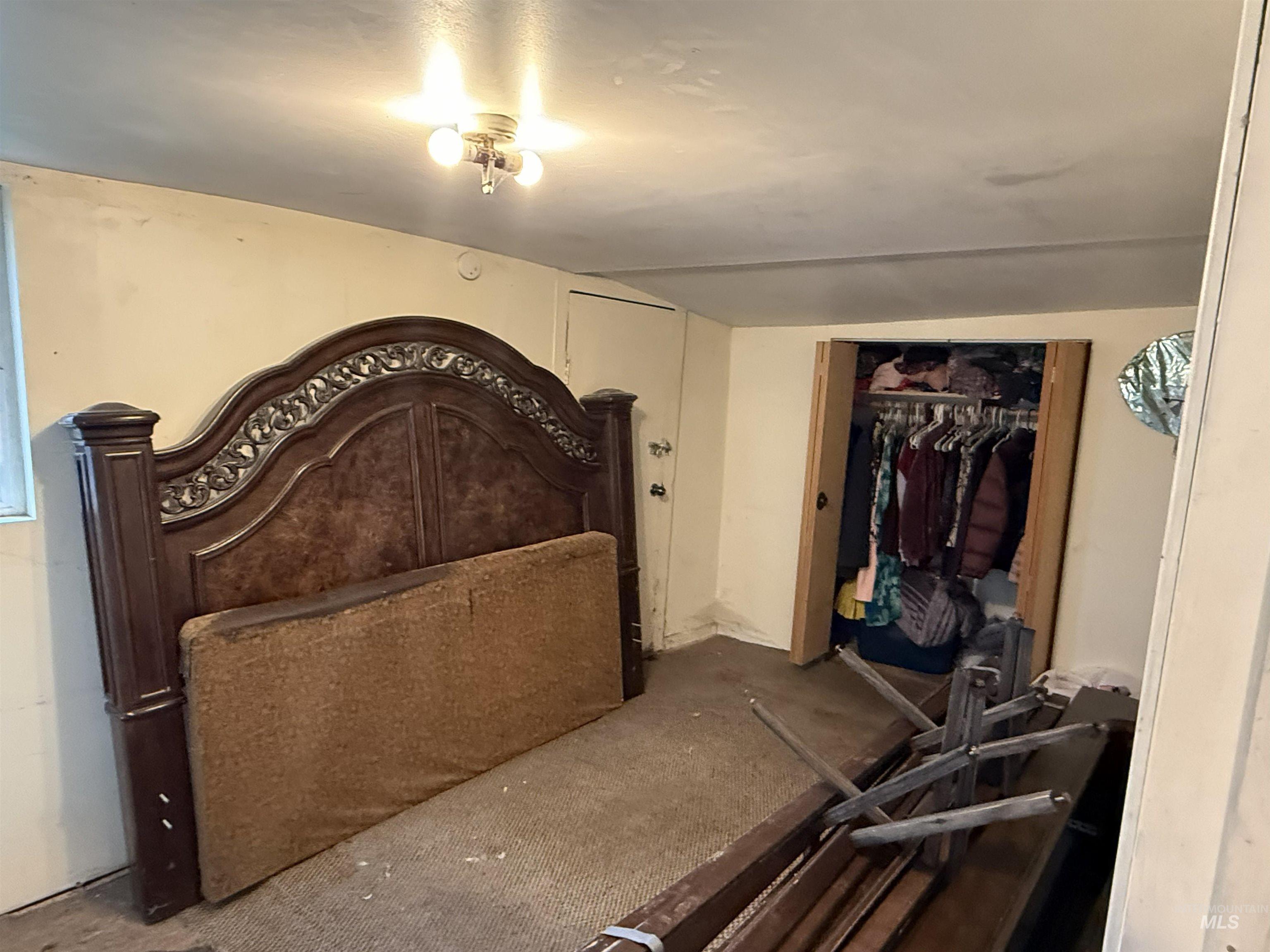 838 11th Street Clarkston, WA 99403 - Photo 9 of 20 Carpeted bedroom featuring a closet