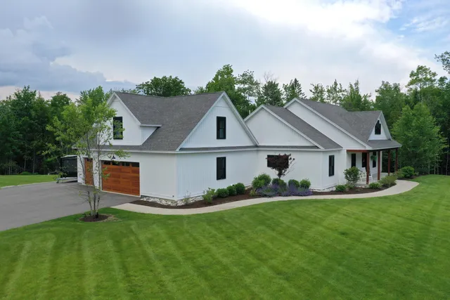 $1,349,900 | 1366 Essex Street, Bangor, ME 04401