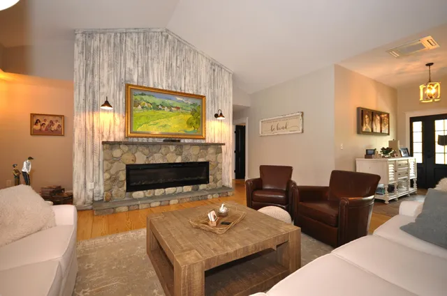 $1,349,900 | 1366 Essex Street, Bangor, ME 04401