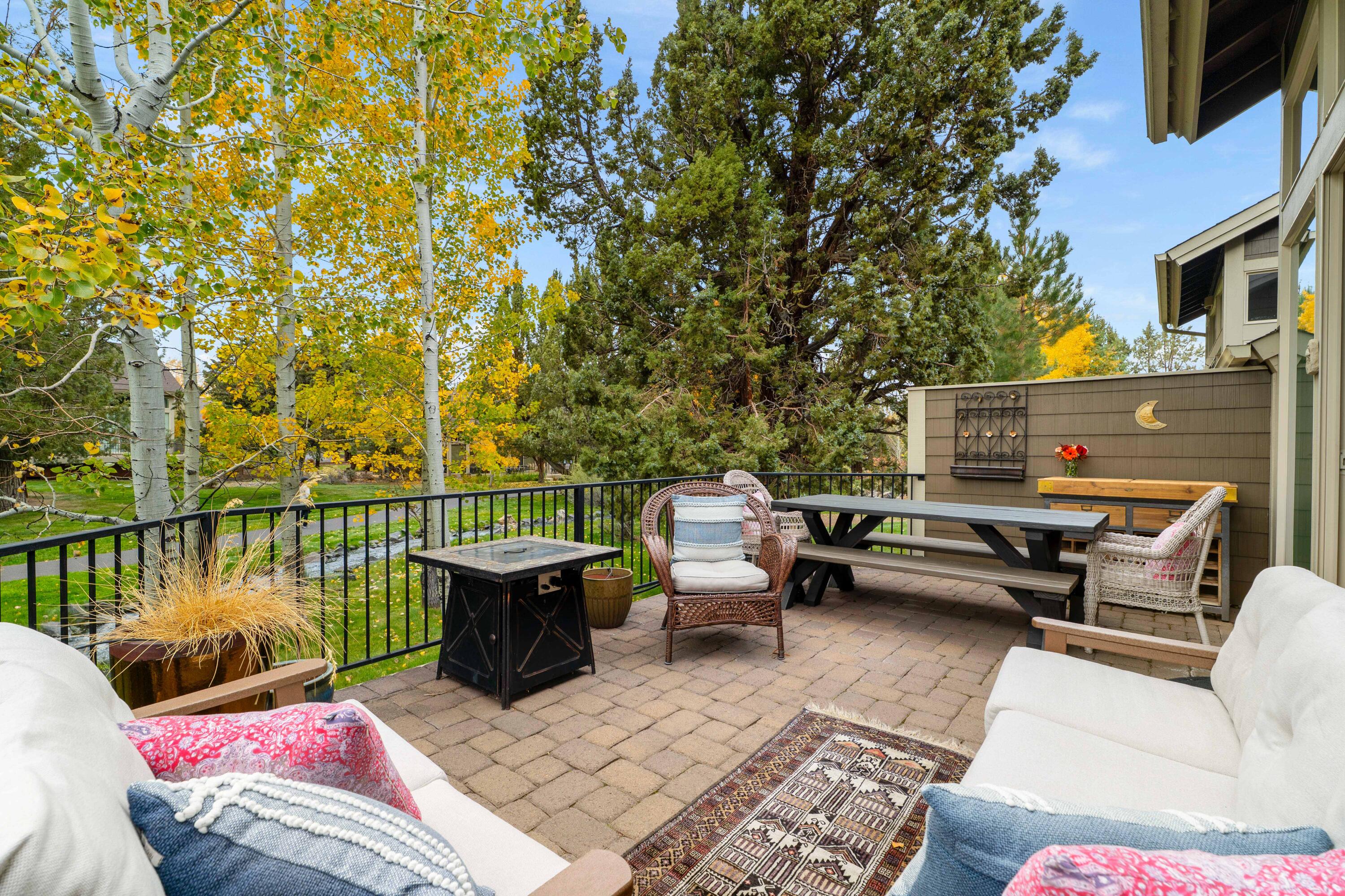 1302 Highland View Loop Redmond, OR 97756 - Photo 31 of 53 33-Exterior