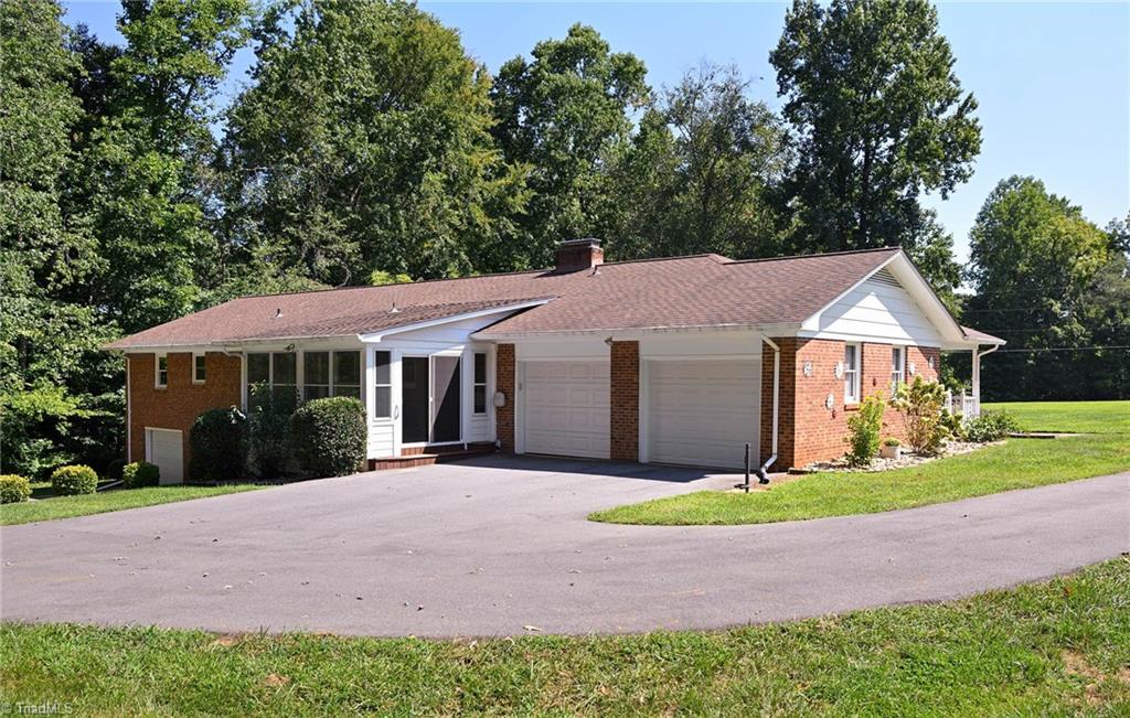 229 Random Road Mocksville, NC 27028 - Photo 3 of 38 Gallery Image 3