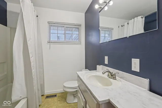 $220,000 | 2214 Mann Drive, Beech Grove, IN 46107