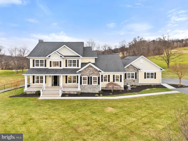$1,700,000 | 35080 McKnight Court, Round Hill, VA 20141