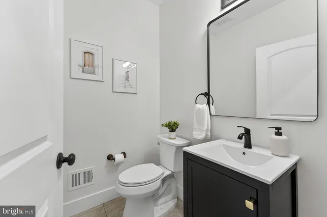 $1,700,000 | 35080 McKnight Court, Round Hill, VA 20141