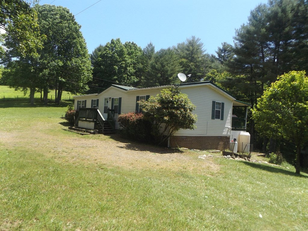 2100 Marian Road Dugspur, VA 24325 - Photo 3 of 41 Gallery Image 3