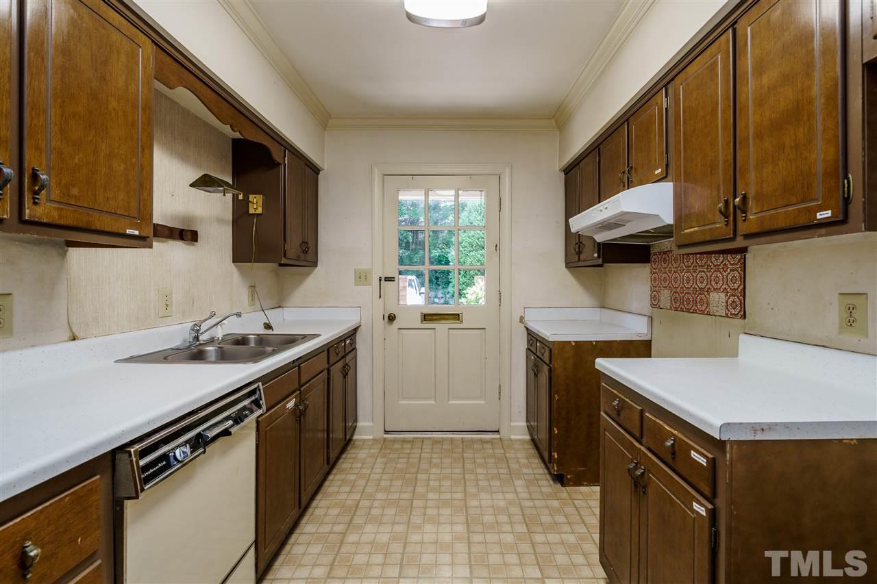 1110 Blenheim Drive Raleigh, NC 27612 - Photo 4 of 11