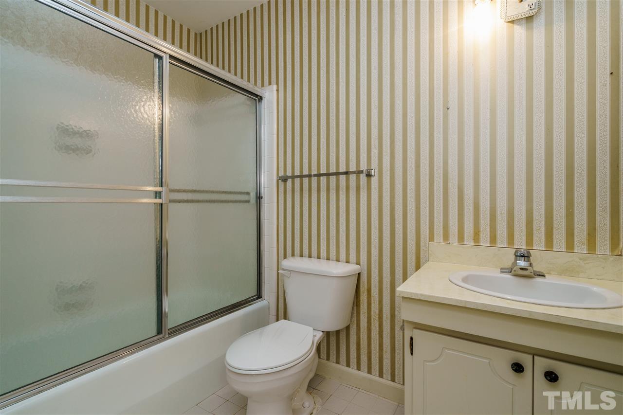 1110 Blenheim Drive Raleigh, NC 27612 - Photo 6 of 11