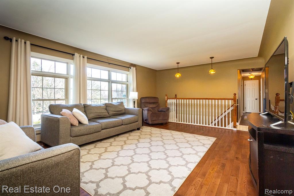 2236 Oklahoma Avenue Rochester Hills, MI 48309 - Photo 12 of 57