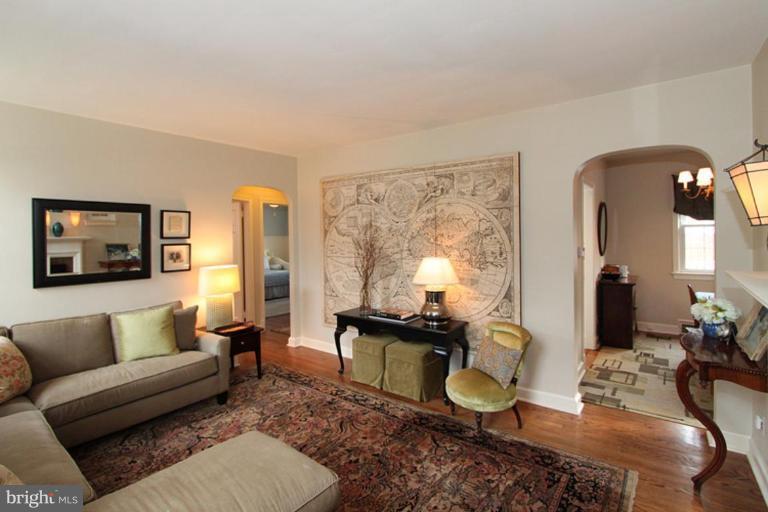 623 Ray Drive Silver Spring, MD 20910 - Photo 20 of 25 Living Room