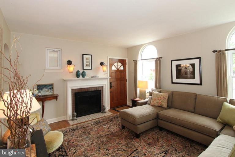 623 Ray Drive Silver Spring, MD 20910 - Photo 22 of 25 Living Room #3