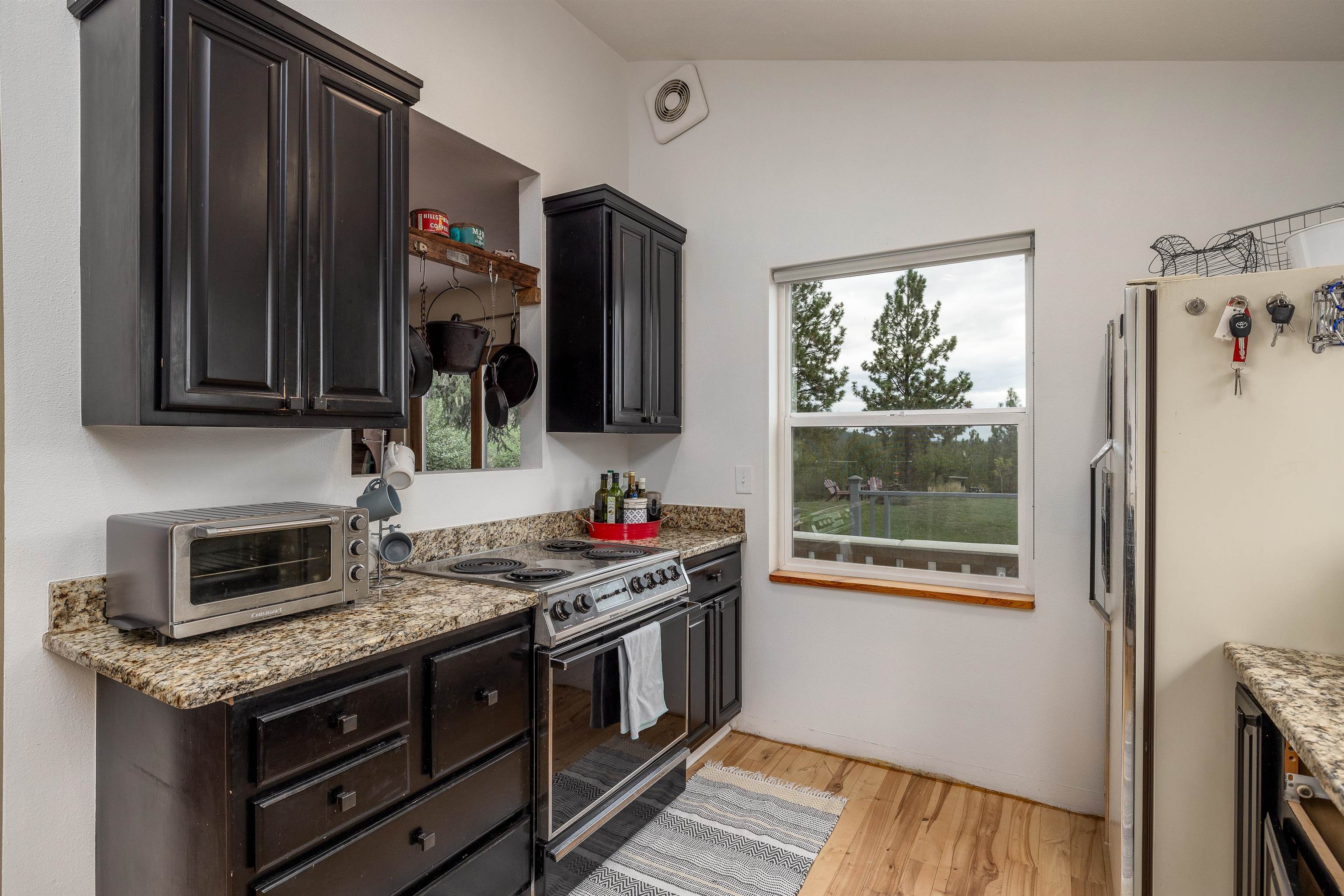 8427 West Jensen Road Cheney, WA 99004 - Photo 3 of 35