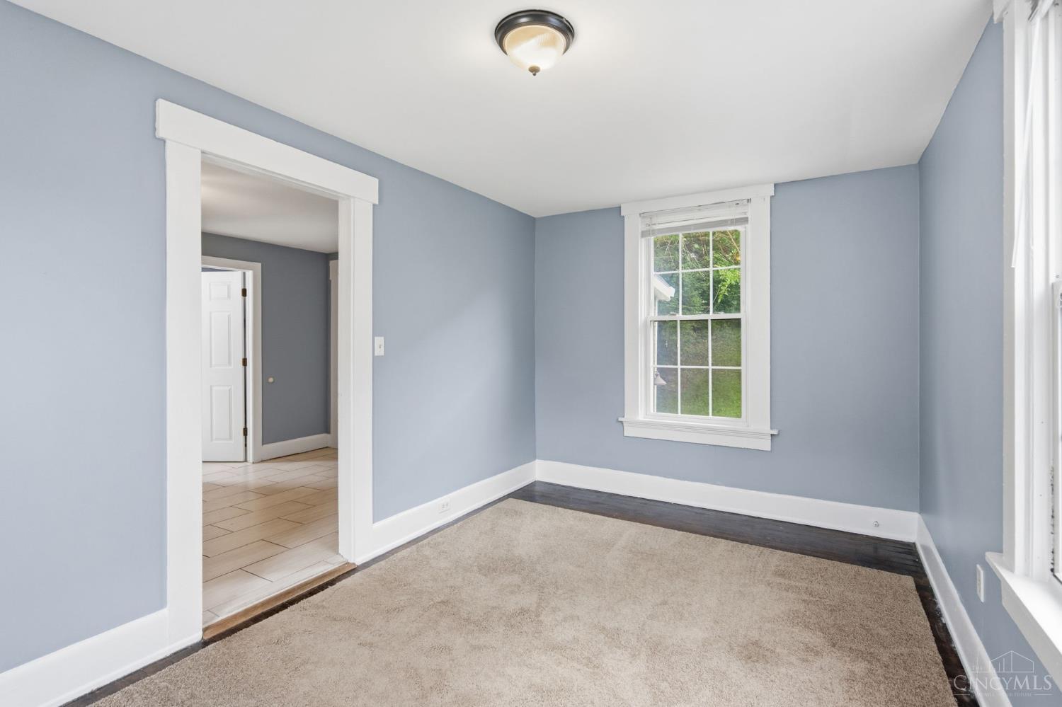 3262 Linwood Avenue Cincinnati, OH 45208 - Photo 36 of 53
