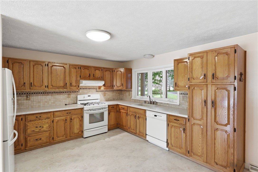 1011 Mile Square Road Mendon, NY 14534 - Photo 5 of 43 Kitchen