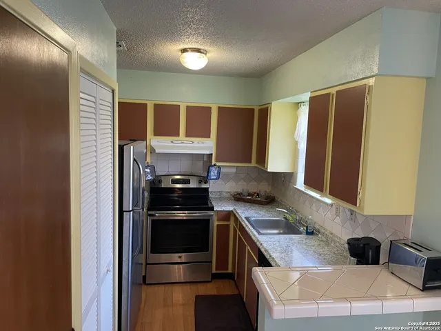 $950 | 923 Vance Jackson Road, Unit 904, San Antonio, TX 78201