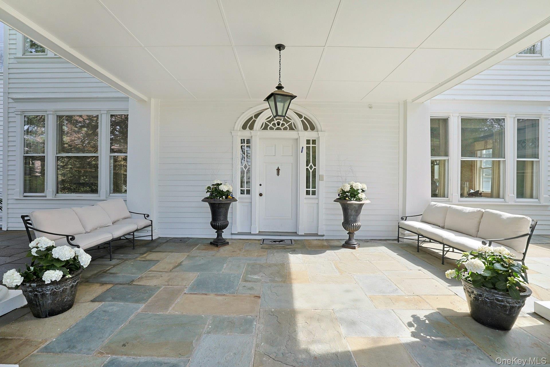 34 Park Road Scarsdale, NY 10583 - Photo 3 of 49 a view of a lobby with chair and flower pot