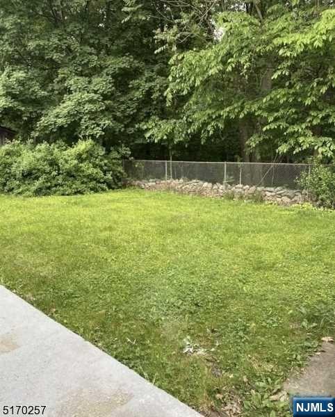 743 Newcomb Road Ridgewood, NJ 07450 - Photo 18 of 19 a backyard of a house with lots of green space