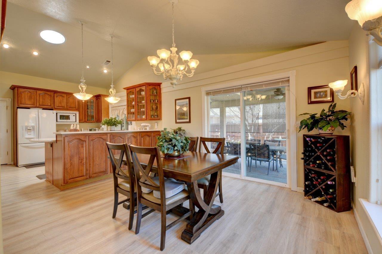 1087 Coral Ridge Eagle Point, OR 97524 - Photo 16 of 51 17