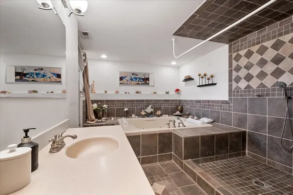 $425,000 | 517 Longwood Drive, Buffalo Grove, IL 60089
