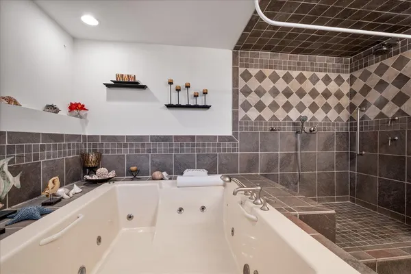 $425,000 | 517 Longwood Drive, Buffalo Grove, IL 60089